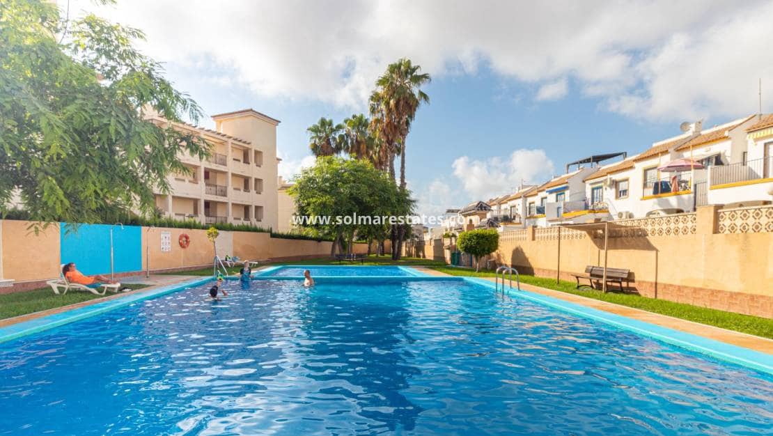 3 bedroom Townhouse for sale in Los Altos with pool - € 179,000 (Ref: 10004633)