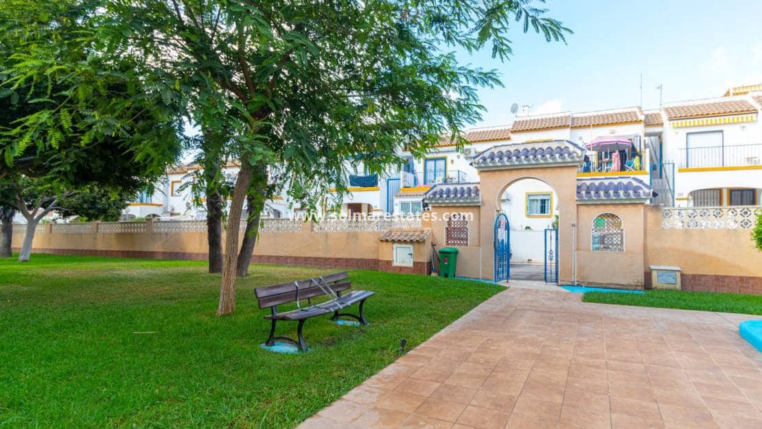 3 bedroom Townhouse for sale in Los Altos with pool - € 179,000 (Ref: 10004633)