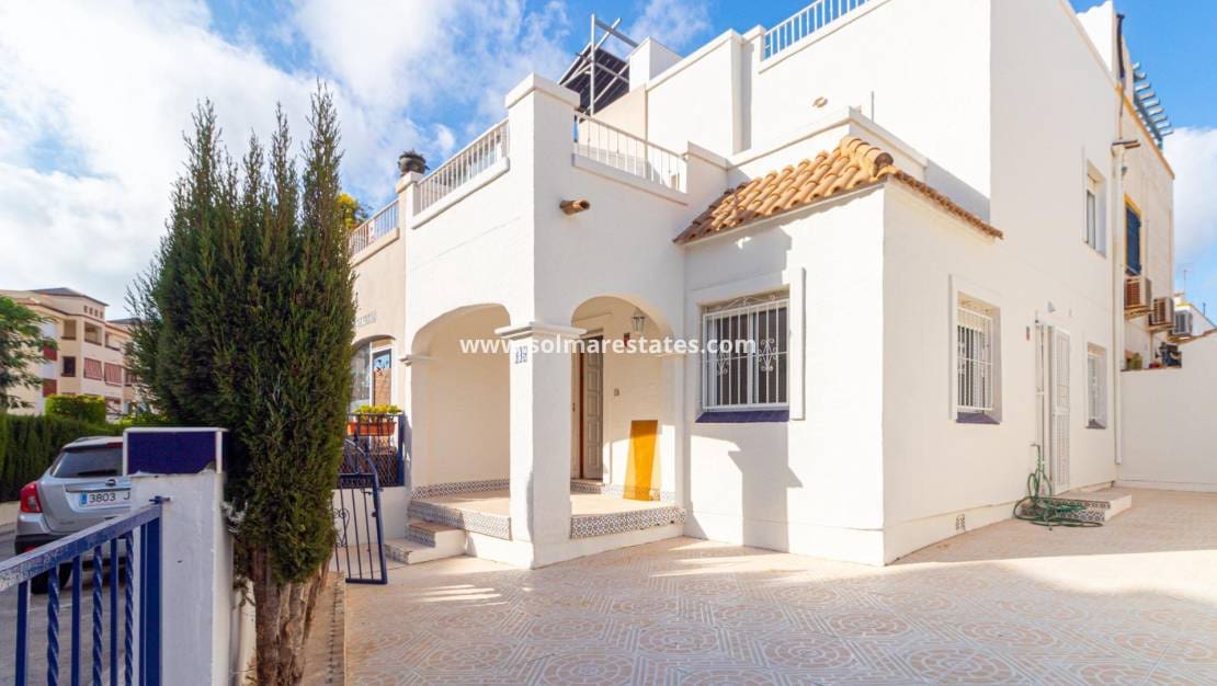 3 bedroom Townhouse for sale in Los Altos with pool - € 179,000 (Ref: 10004633)