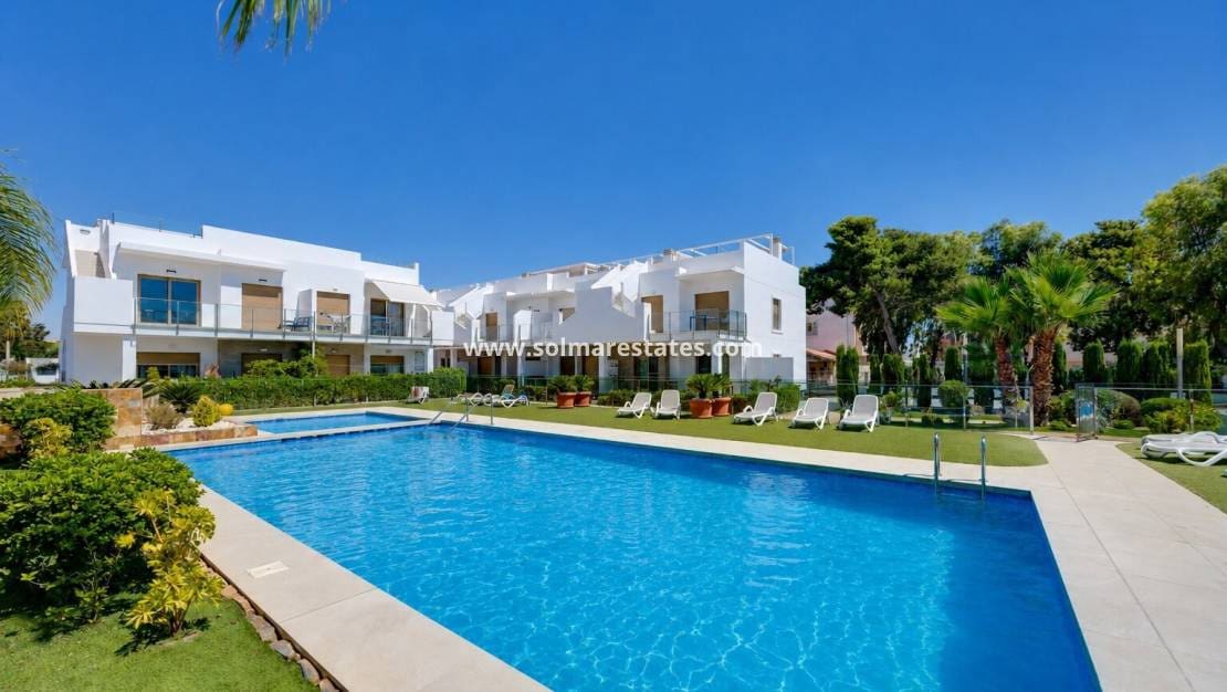 2 soveværelse Lejlighed til salg i Pilar de la Horadada med swimmingpool - € 259.950 (Ref: 10007531)