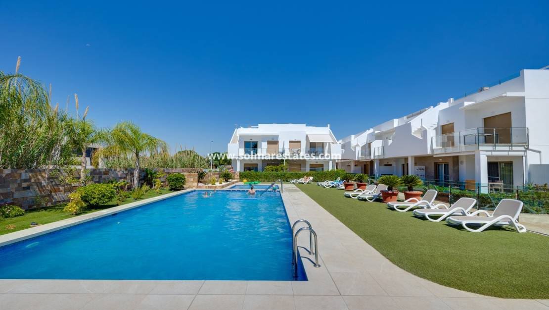 2 soveværelse Lejlighed til salg i Pilar de la Horadada med swimmingpool - € 259.950 (Ref: 10007531)