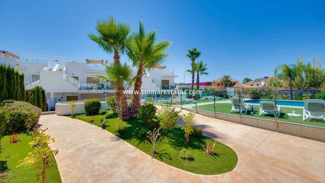2 soveværelse Lejlighed til salg i Pilar de la Horadada med swimmingpool - € 259.950 (Ref: 10007531)