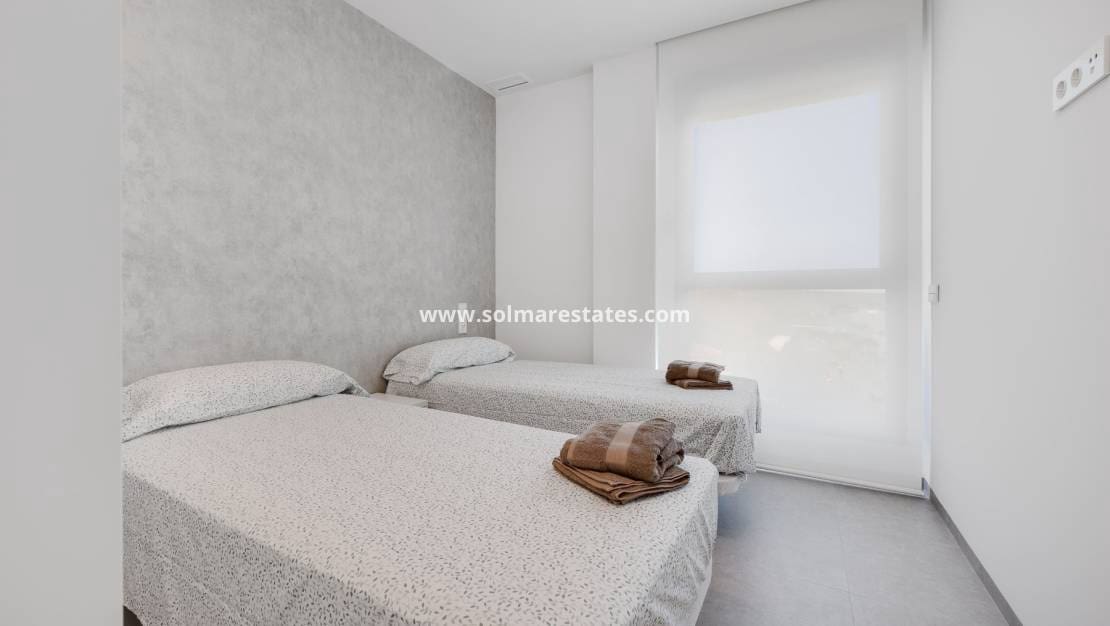 2 soverom Leilighet til salgs i Campoamor med svømmebasseng - € 449 000 (Ref: 10007532)