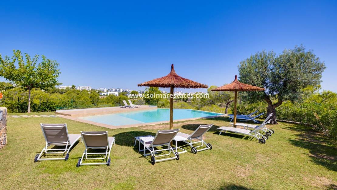 2 soverom Leilighet til salgs i Campoamor med svømmebasseng - € 449 000 (Ref: 10007532)