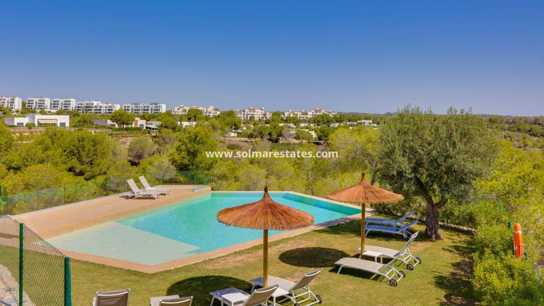 2 soverom Leilighet til salgs i Campoamor med svømmebasseng - € 449 000 (Ref: 10007532)