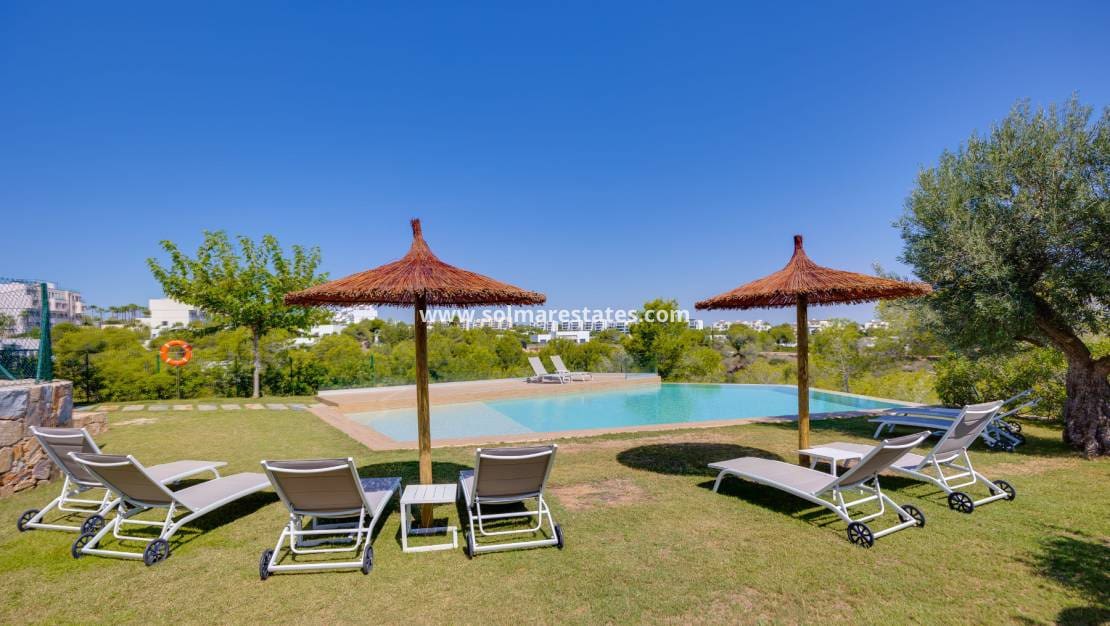 2 soverom Leilighet til salgs i Campoamor med svømmebasseng - € 449 000 (Ref: 10007532)