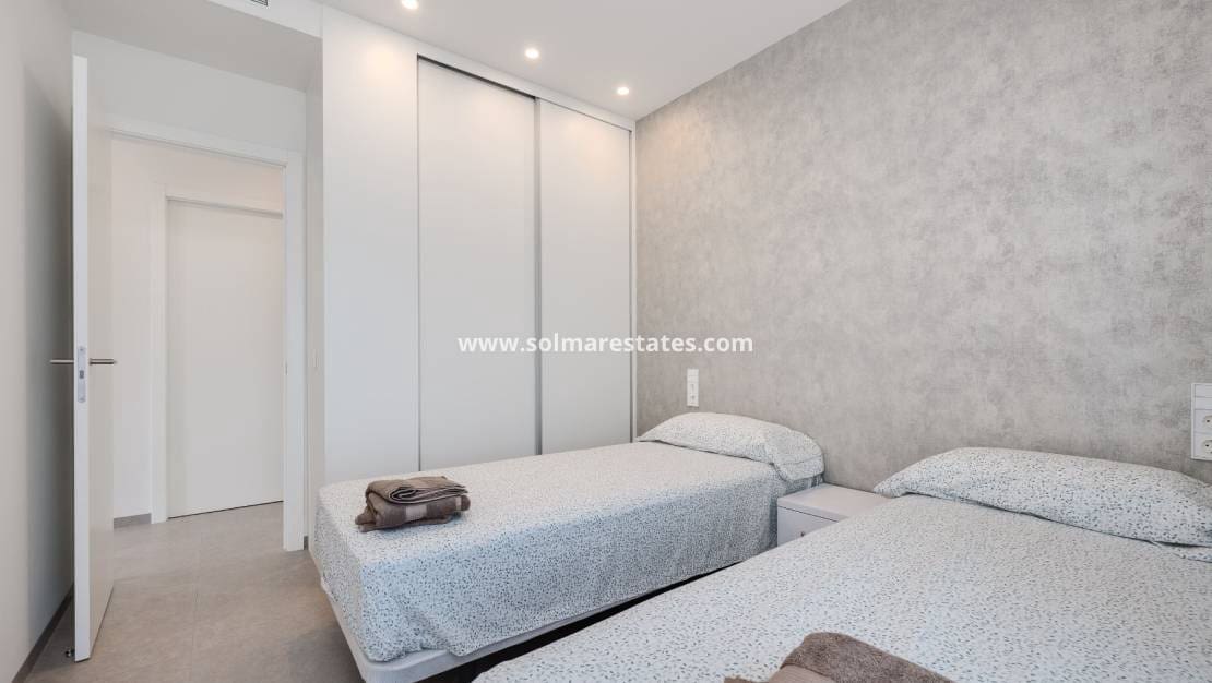 2 soverom Leilighet til salgs i Campoamor med svømmebasseng - € 449 000 (Ref: 10007532)