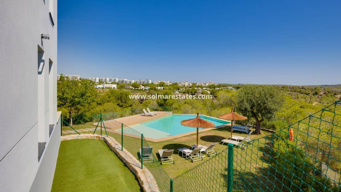2 soverom Leilighet til salgs i Campoamor med svømmebasseng - € 449 000 (Ref: 10007532)