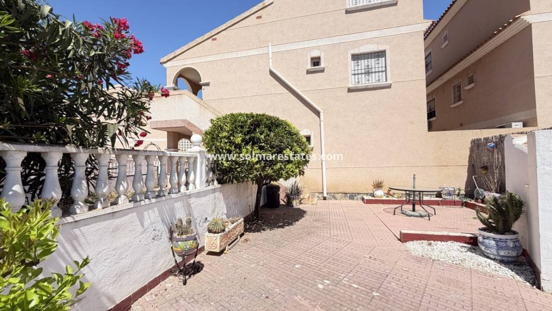 3 slaapkamer Appartement te koop in La Zenia met zwembad - € 189.000 (Ref: 10007750)