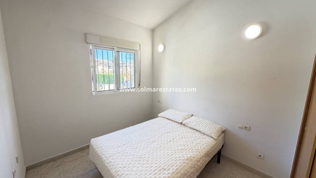 2 soverom Leilighet til salgs i Villamartin med svømmebasseng - € 139 995 (Ref: 10007751)
