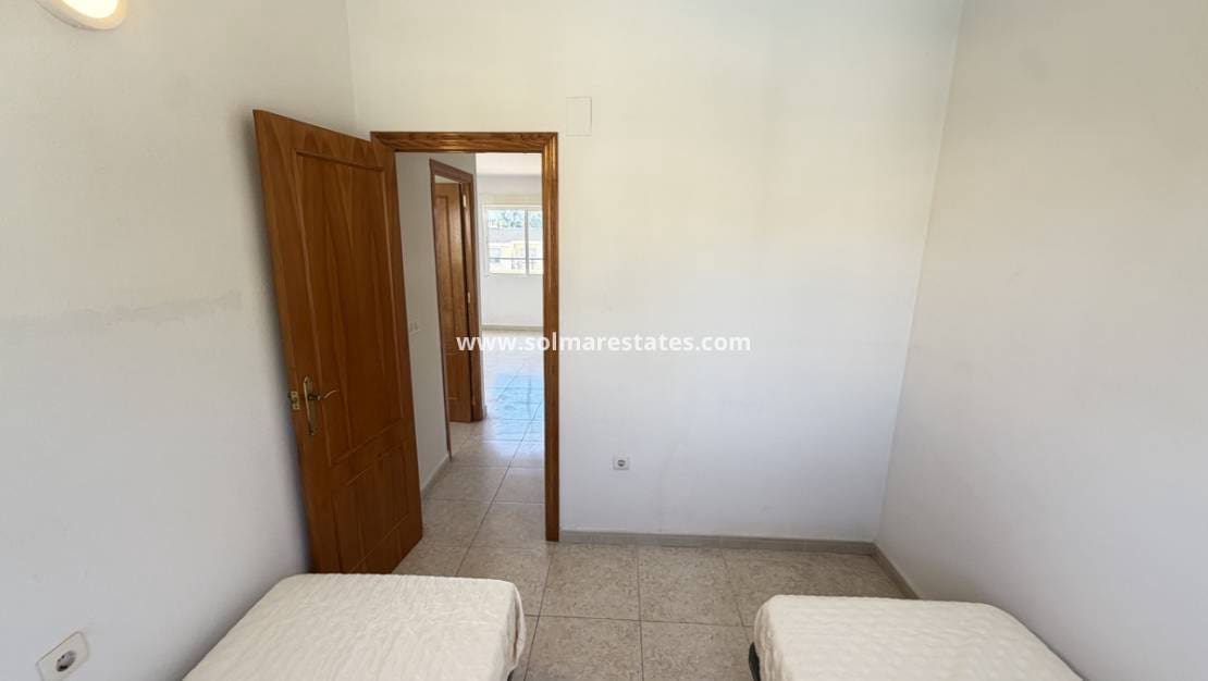 2 soverom Leilighet til salgs i Villamartin med svømmebasseng - € 139 995 (Ref: 10007751)