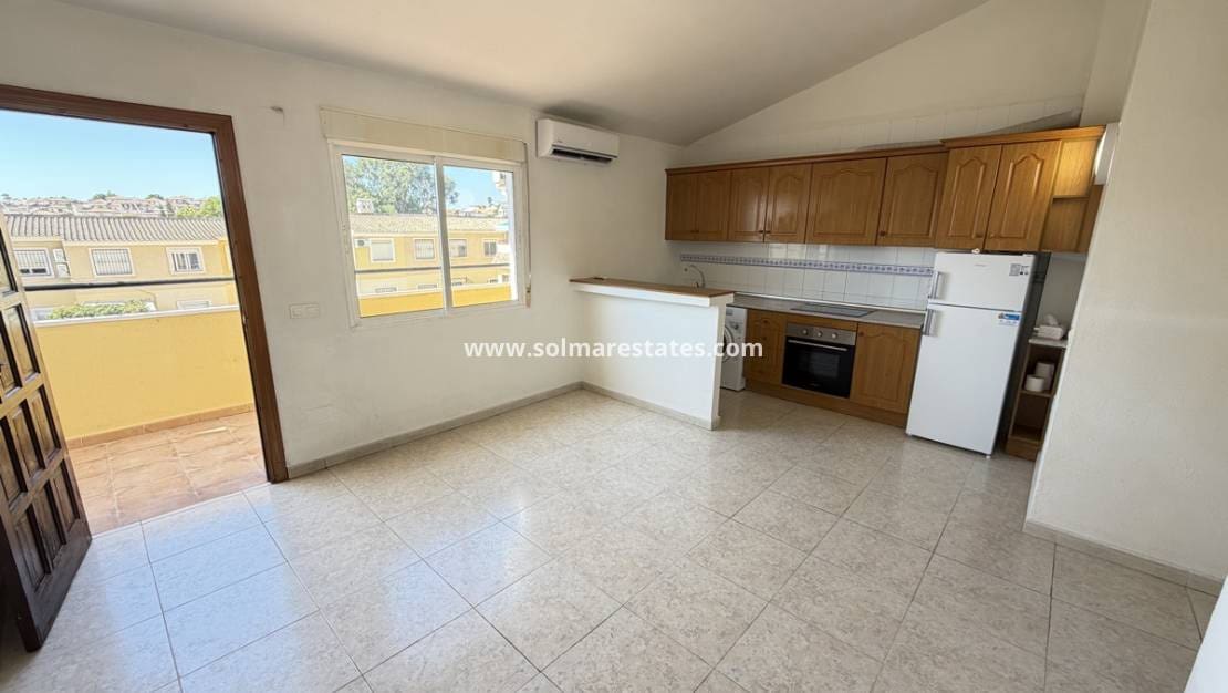 2 soverom Leilighet til salgs i Villamartin med svømmebasseng - € 139 995 (Ref: 10007751)