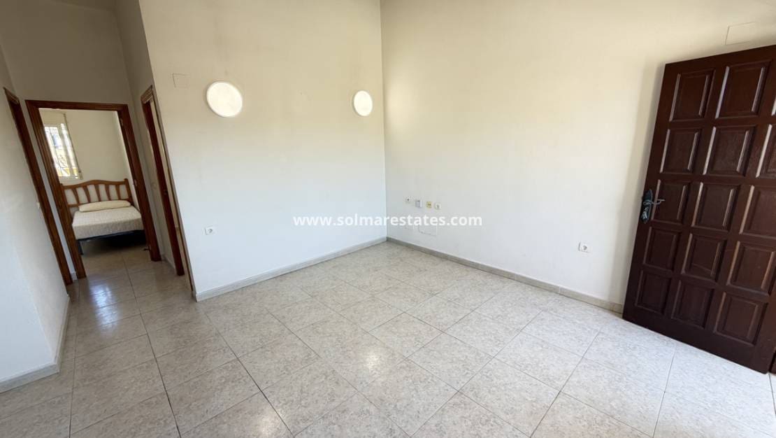 2 soverom Leilighet til salgs i Villamartin med svømmebasseng - € 139 995 (Ref: 10007751)