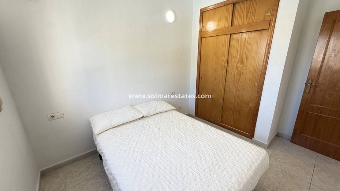 2 soverom Leilighet til salgs i Villamartin med svømmebasseng - € 139 995 (Ref: 10007751)