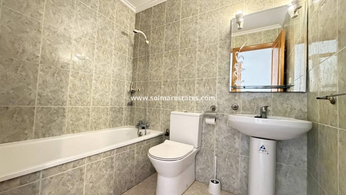 2 soverom Leilighet til salgs i Villamartin med svømmebasseng - € 139 995 (Ref: 10007751)