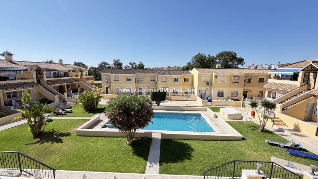 2 soverom Leilighet til salgs i Villamartin med svømmebasseng - € 139 995 (Ref: 10007751)