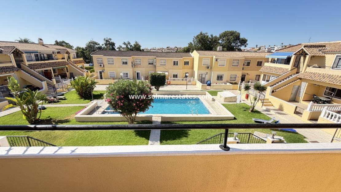 2 soverom Leilighet til salgs i Villamartin med svømmebasseng - € 139 995 (Ref: 10007751)