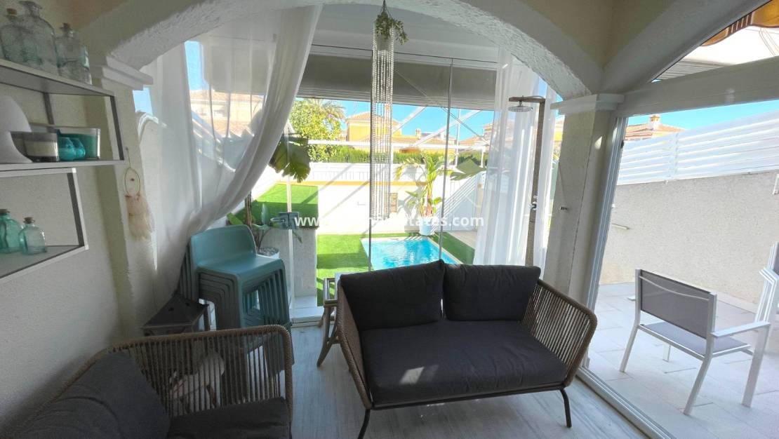 Casa de 3 habitaciones en Torre de la Horadada en venta con piscina - 355.000 € (Ref: 10008012)