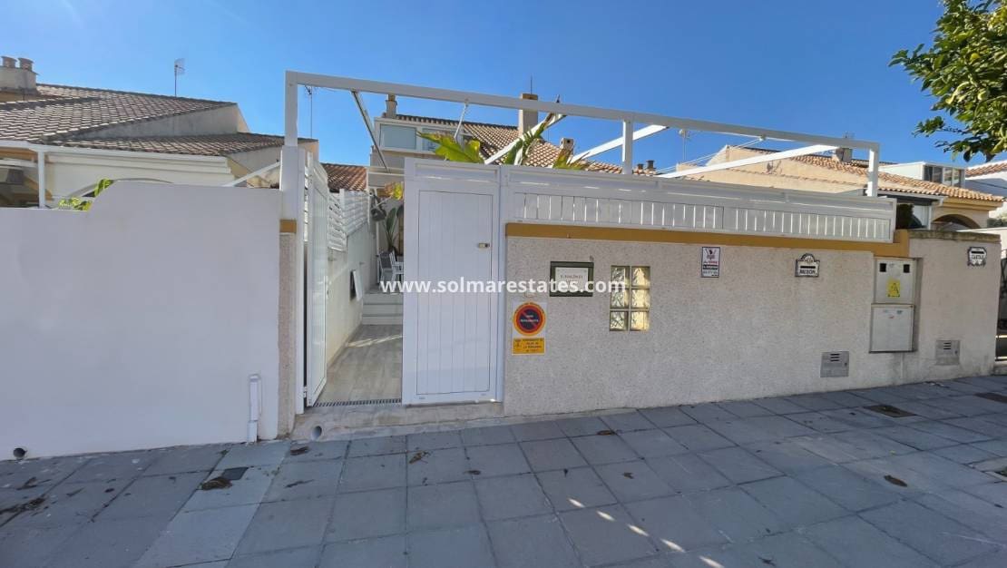 Casa de 3 habitaciones en Torre de la Horadada en venta con piscina - 355.000 € (Ref: 10008012)