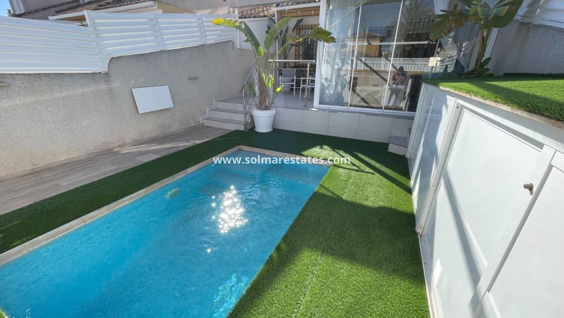 Casa de 3 habitaciones en Torre de la Horadada en venta con piscina - 355.000 € (Ref: 10008012)