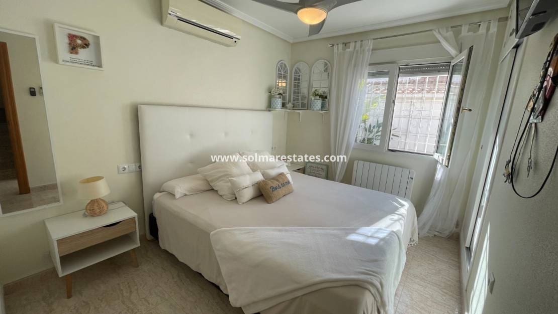 Casa de 3 habitaciones en Torre de la Horadada en venta con piscina - 355.000 € (Ref: 10008012)
