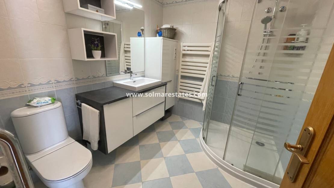 Casa de 3 habitaciones en Torre de la Horadada en venta con piscina - 355.000 € (Ref: 10008012)