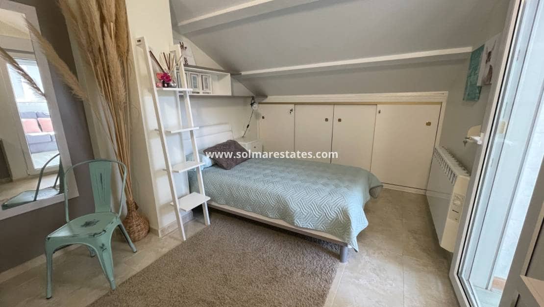 Casa de 3 habitaciones en Torre de la Horadada en venta con piscina - 355.000 € (Ref: 10008012)