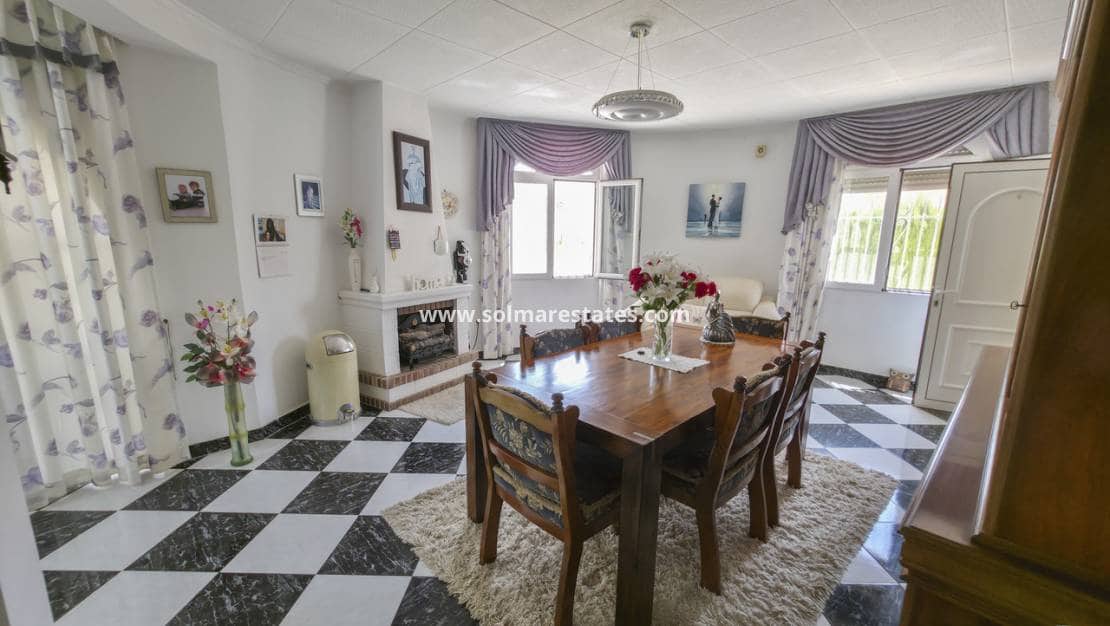 3 sovrum Villa till salu i San Luis med pool - 475 000 € (Ref: 10012225)