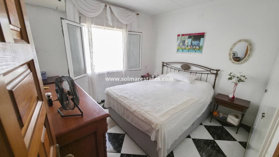 3 sovrum Villa till salu i San Luis med pool - 475 000 € (Ref: 10012225)