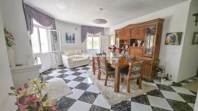 3 sovrum Villa till salu i San Luis, Torrevieja med pool - 475 000 € (Ref: 10012225)