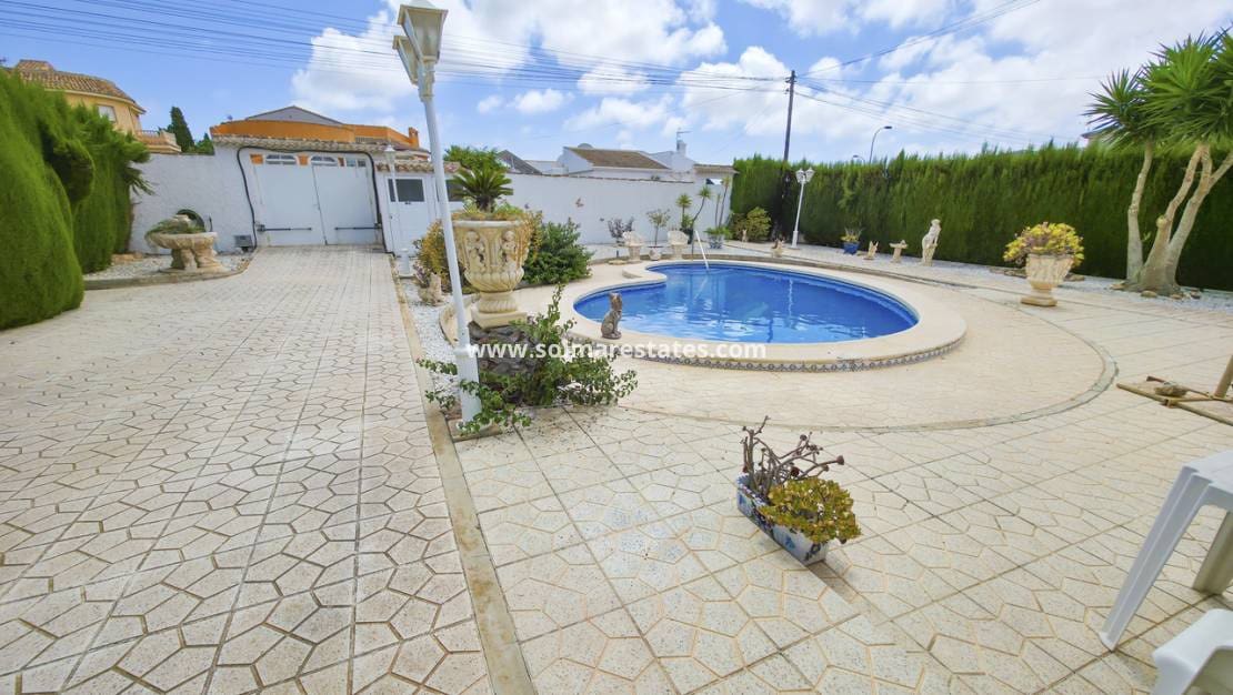 3 sovrum Villa till salu i San Luis med pool - 475 000 € (Ref: 10012225)