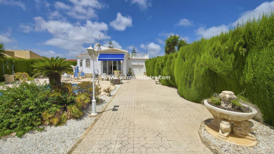 3 sovrum Villa till salu i San Luis med pool - 475 000 € (Ref: 10012225)