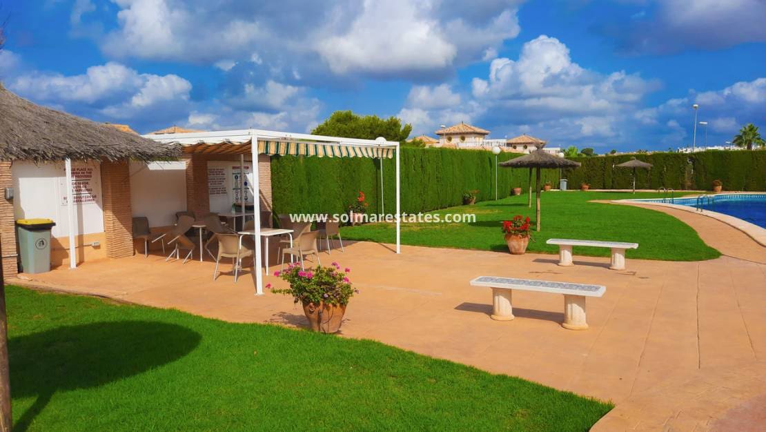 2 soverom Leilighet til salgs i Villamartin med svømmebasseng - € 149 950 (Ref: 10012227)
