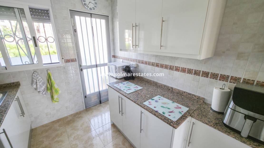 2 soverom Leilighet til salgs i Villamartin med svømmebasseng - € 149 950 (Ref: 10012227)