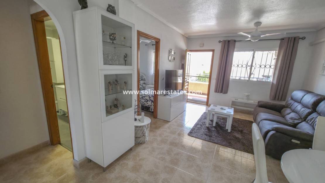 2 soverom Leilighet til salgs i Villamartin med svømmebasseng - € 149 950 (Ref: 10012227)