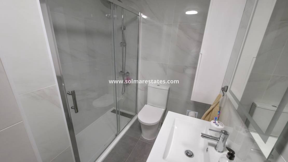 2 soverom Leilighet til salgs i Villamartin med svømmebasseng - € 149 950 (Ref: 10012227)