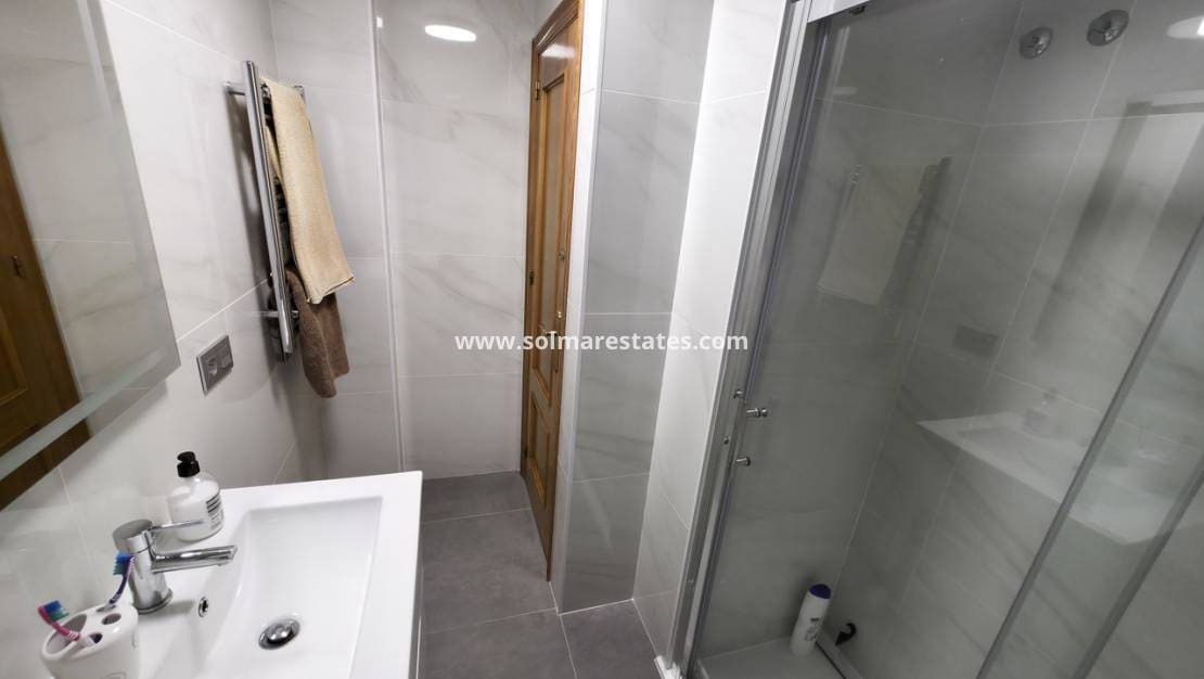 2 soverom Leilighet til salgs i Villamartin med svømmebasseng - € 149 950 (Ref: 10012227)