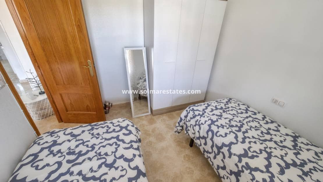 2 soverom Leilighet til salgs i Villamartin med svømmebasseng - € 149 950 (Ref: 10012227)