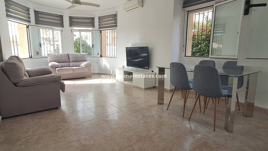 3 soverom Villa til salgs i Villamartin med svømmebasseng - € 425 000 (Ref: 10016522)