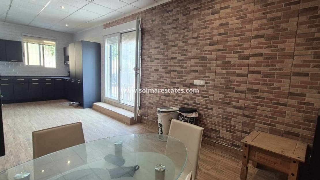 3 soverom Villa til salgs i Villamartin med svømmebasseng - € 425 000 (Ref: 10016522)