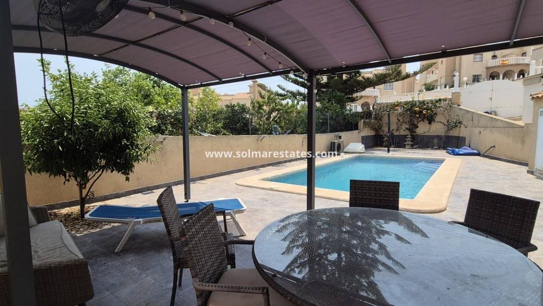 3 soverom Villa til salgs i Villamartin med svømmebasseng - € 425 000 (Ref: 10016522)