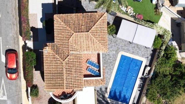 3 soverom Villa til salgs i Villamartin, Orihuela med svømmebasseng - € 425 000 (Ref: 10016522)