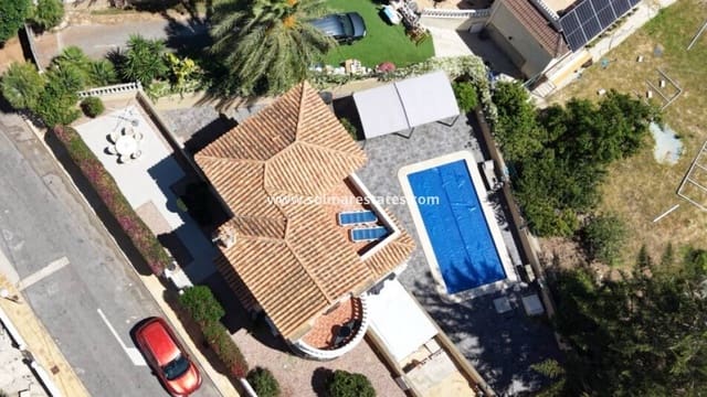 3 soverom Villa til salgs i Villamartin, Orihuela med svømmebasseng - € 425 000 (Ref: 10016522)