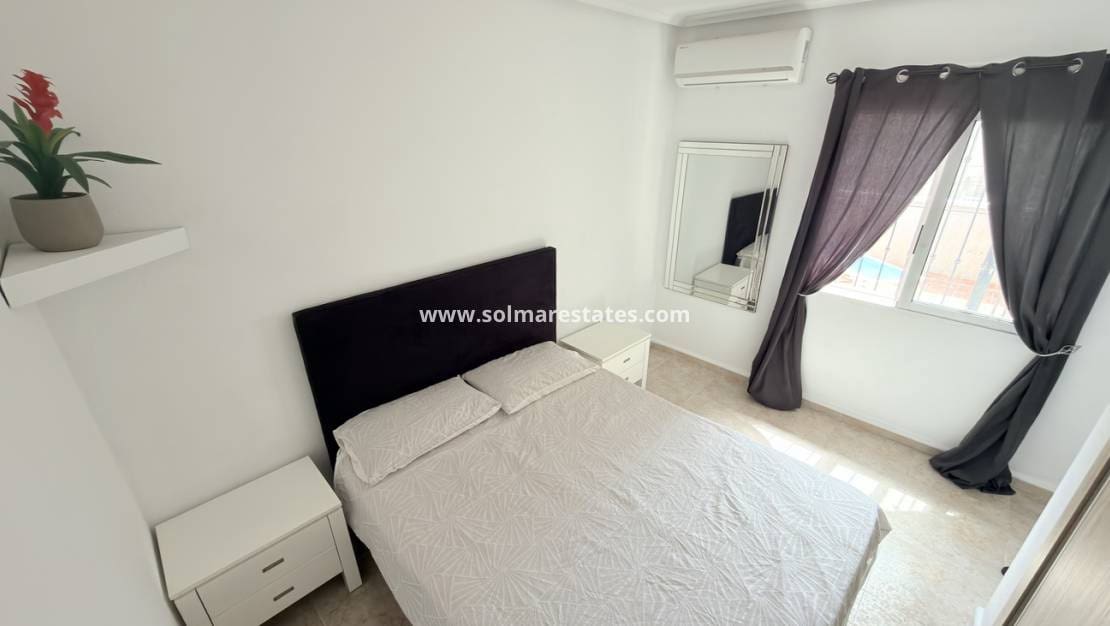 3 quarto Moradia para venda em Villamartin com piscina garagem - 400 000 € (Ref: 10016522)