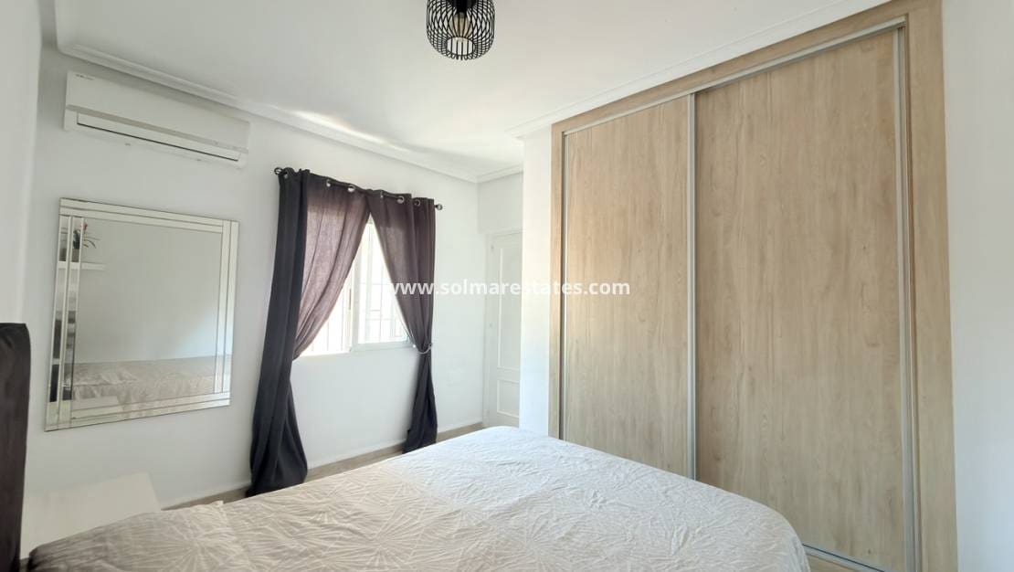 3 quarto Moradia para venda em Villamartin com piscina garagem - 400 000 € (Ref: 10016522)