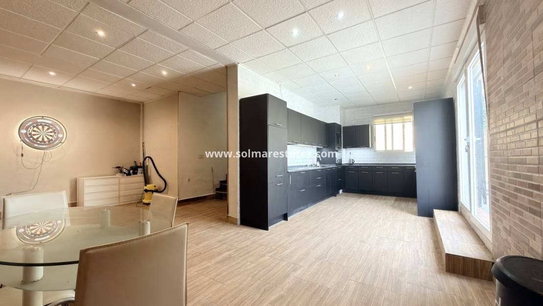 3 quarto Moradia para venda em Villamartin com piscina garagem - 400 000 € (Ref: 10016522)