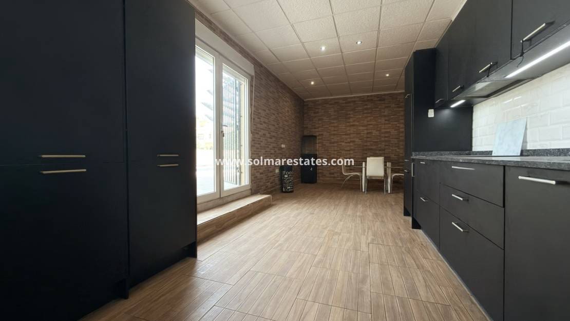 3 quarto Moradia para venda em Villamartin com piscina garagem - 400 000 € (Ref: 10016522)