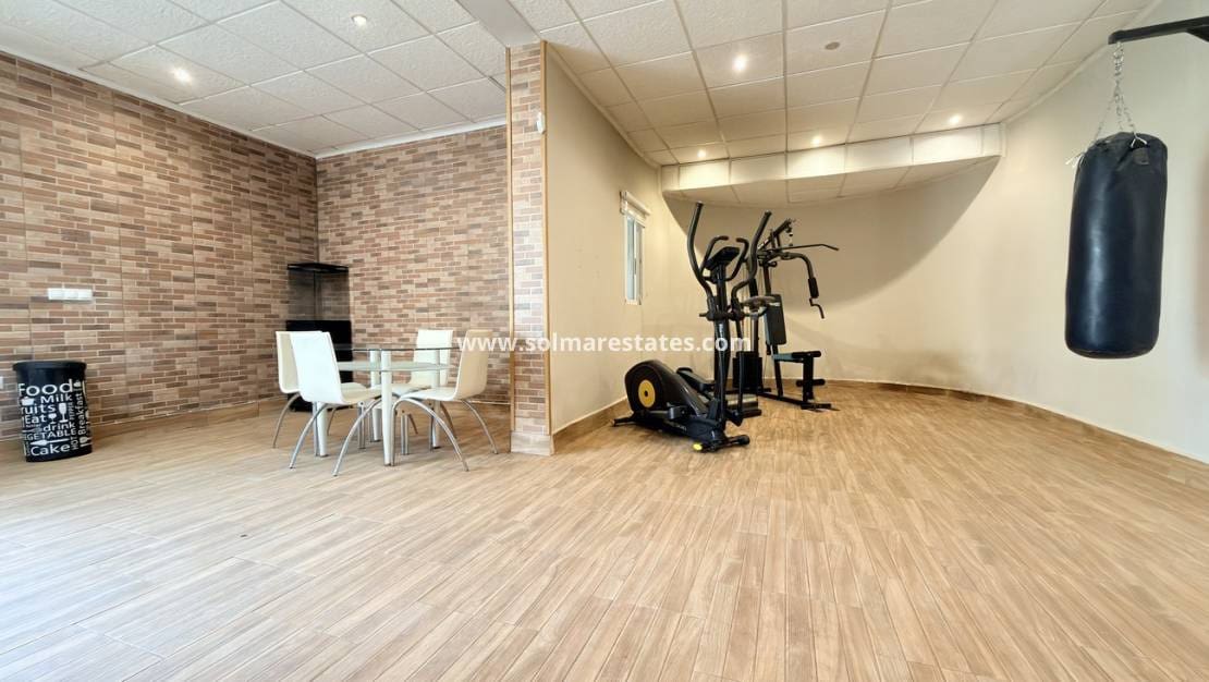 3 quarto Moradia para venda em Villamartin com piscina garagem - 400 000 € (Ref: 10016522)