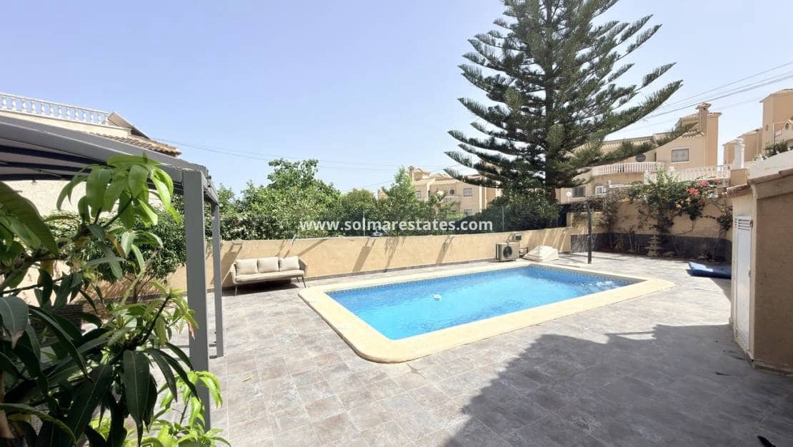3 quarto Moradia para venda em Villamartin com piscina garagem - 400 000 € (Ref: 10016522)