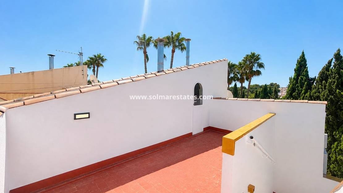 3 soveværelse Villa til salg i Villamartin med swimmingpool - € 529.995 (Ref: 10016916)
